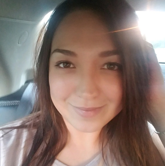 Meet your Posher, Jennifer - Picture 1 of 2